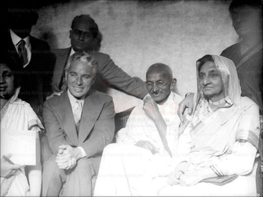 Charlie Chaplin and Gandhi in London - VINTAGEARTREPRINTS.COM